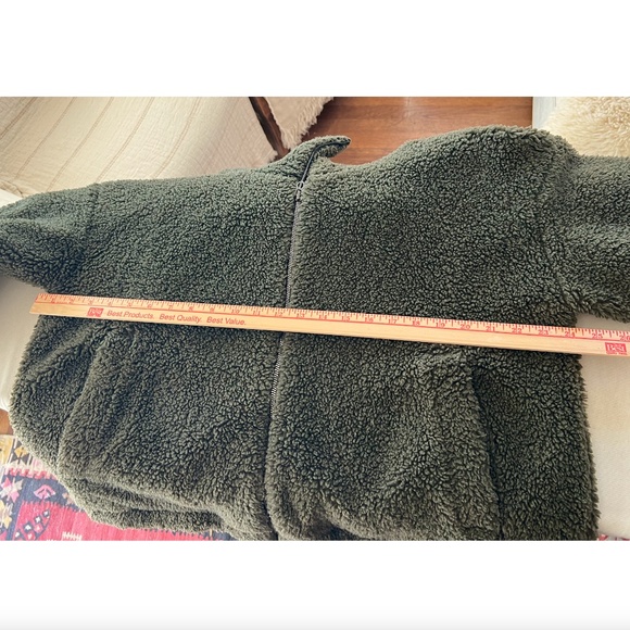 LULULEMON Cinchable Sherpa Fleece Zip Up Jacket in Dark Olive - 12 - Picture 9 of 13
